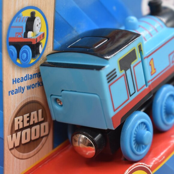 Talking Thomas Talks & Lights Up Hero of Rails Learning Curve Thomas & Friends - Picture 7 of 11